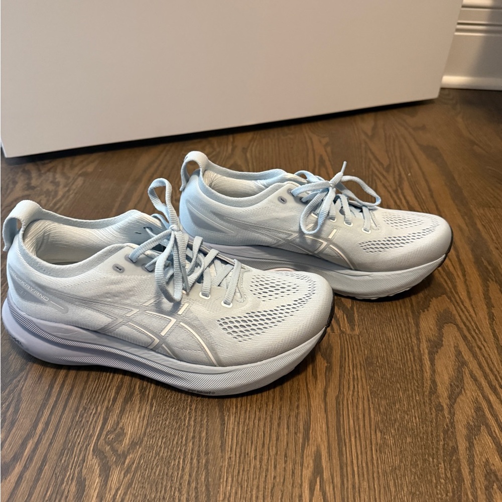 Asics Gel Kayano 31 Light Blue Sneakers - LIKE NEW - Size 9